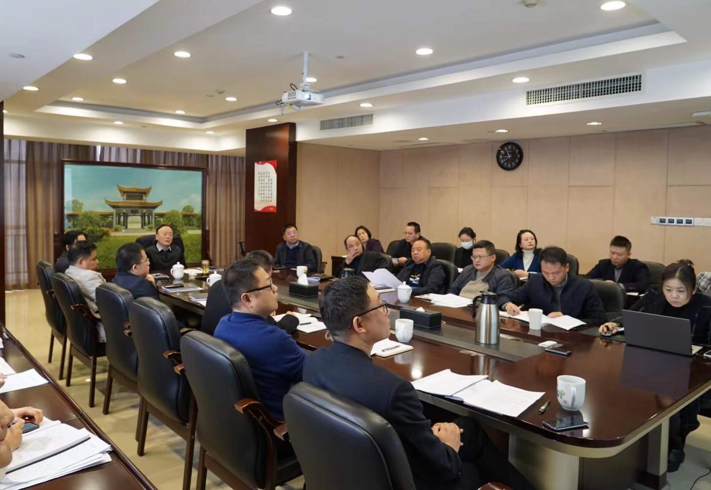 雷火网_雷火（中国）召开2022年经营发展工作务虚会