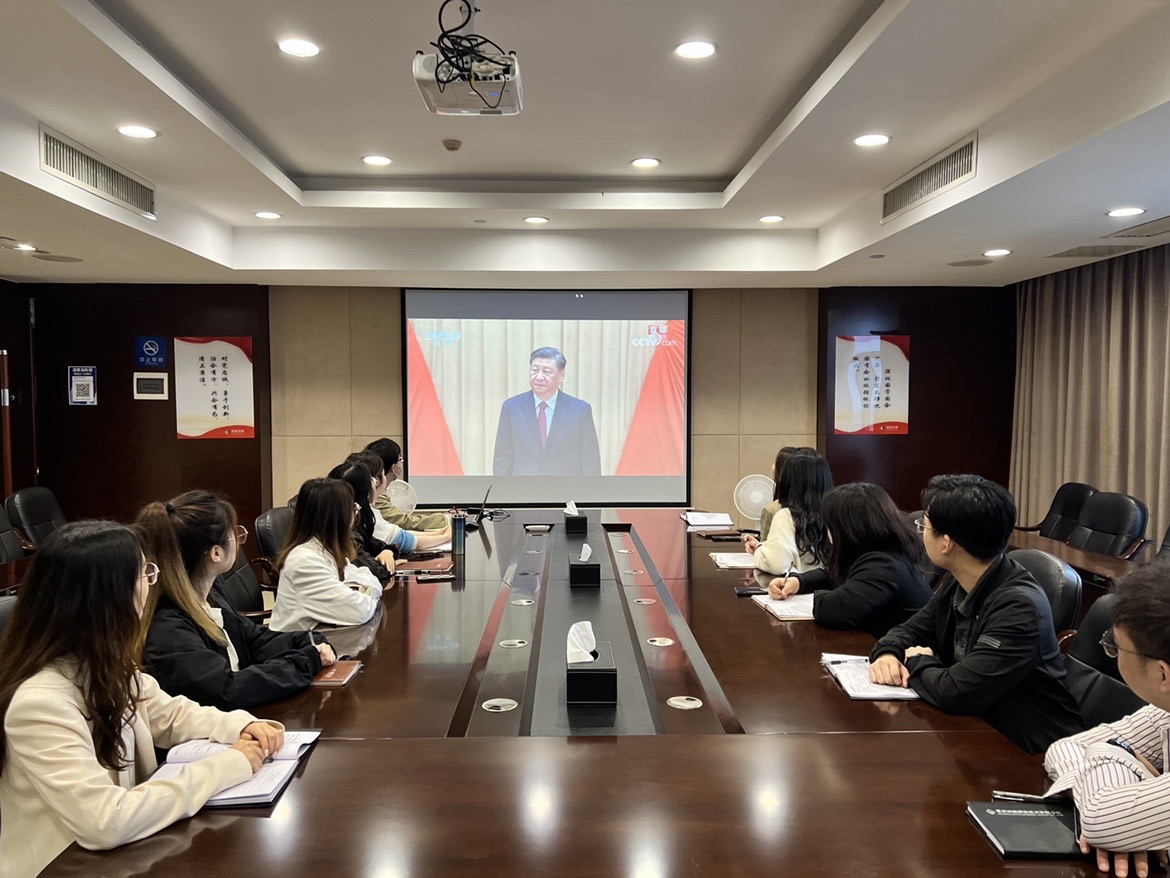 雷火网_雷火（中国）组织团员青年集中观看庆祝中国共产主义青年团成立100周年大会