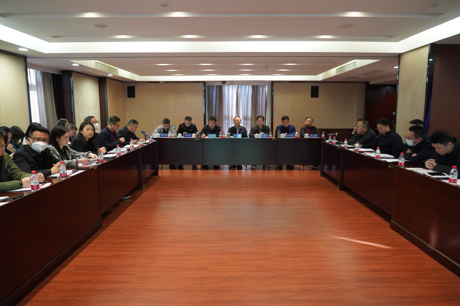 务虚求实起好步 谋定而动布好局——雷火网_雷火（中国）召开2023年经营发展工作务虚会